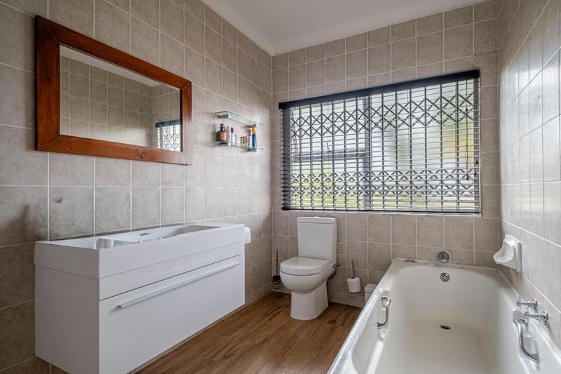 5 Bedroom Property for Sale in Linkside Eastern Cape